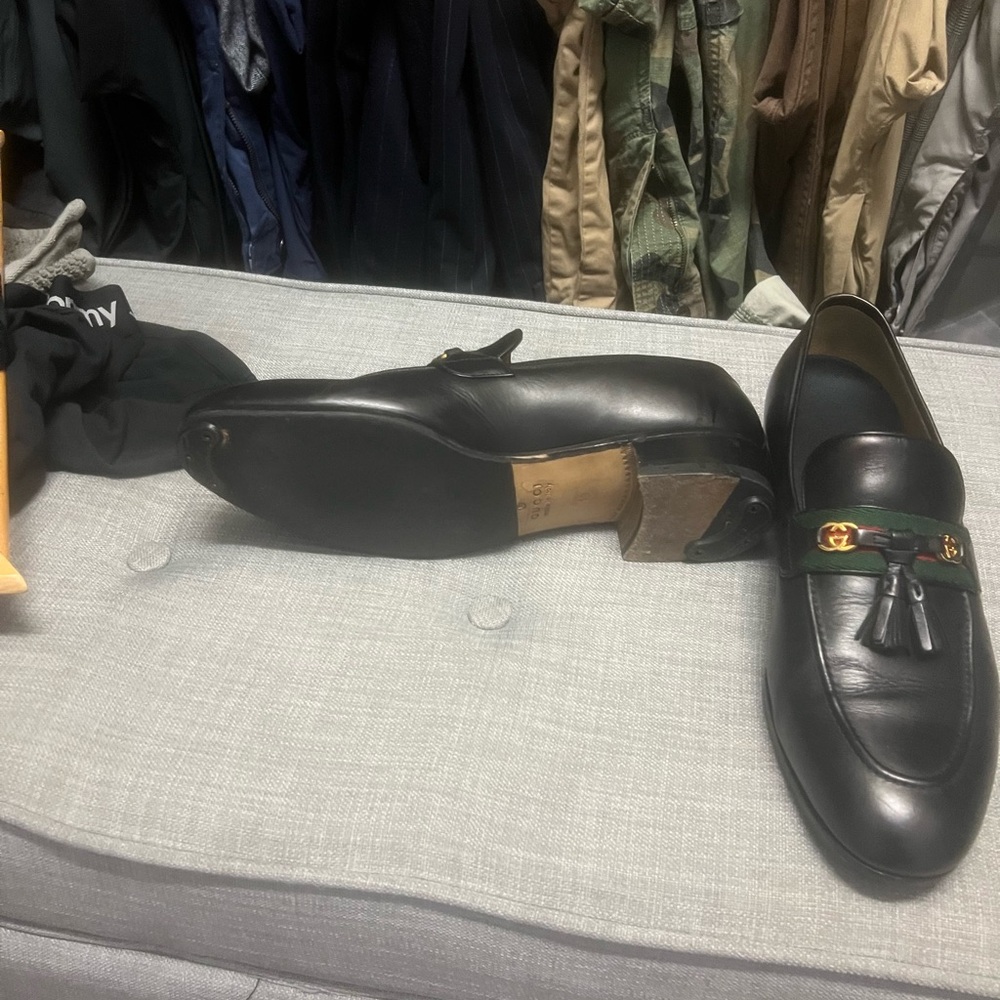 Gucci Black Leather Loafers with Green and Red Accents - Picture 3 of 4